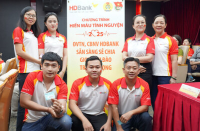 HDBank cùng khách hàng tham gia chương trình hiến máu, tiếp nối hành trình vì cộng đồng